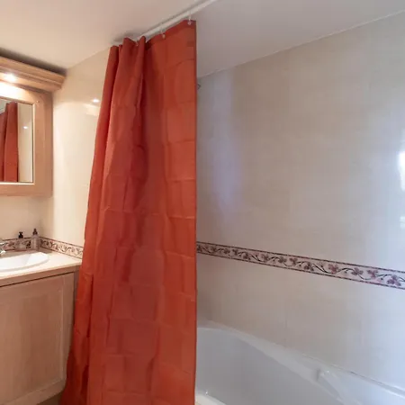 A13 - 1 Bdr Garden Floor Fontonne - Ac, Pool & Parking شقة