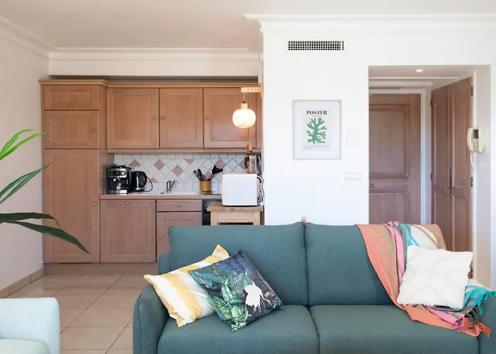 A13 - 1 Bdr Garden Floor Fontonne - Ac, Pool & Parking Apartmán *