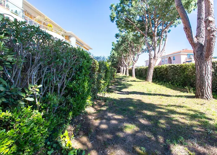 شقة A13 - 1 Bdr Garden Floor Fontonne - Ac, Pool & Parking *