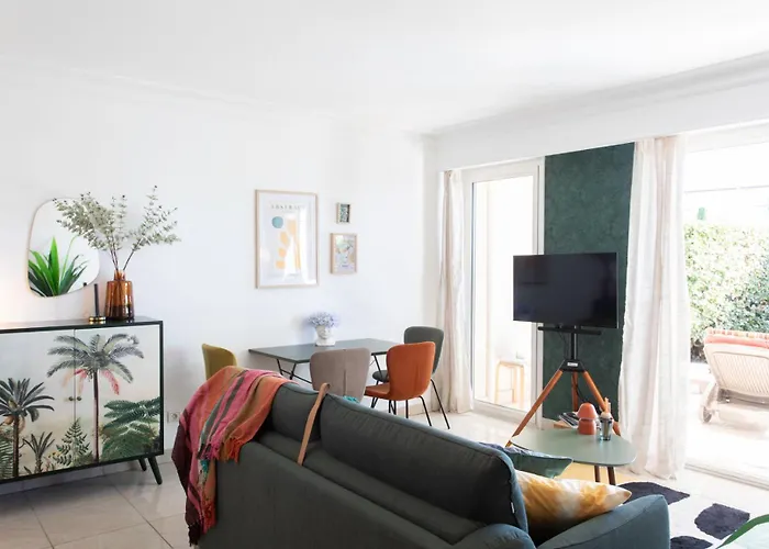 Apartmán A13 - 1 Bdr Garden Floor Fontonne - Ac, Pool & Parking