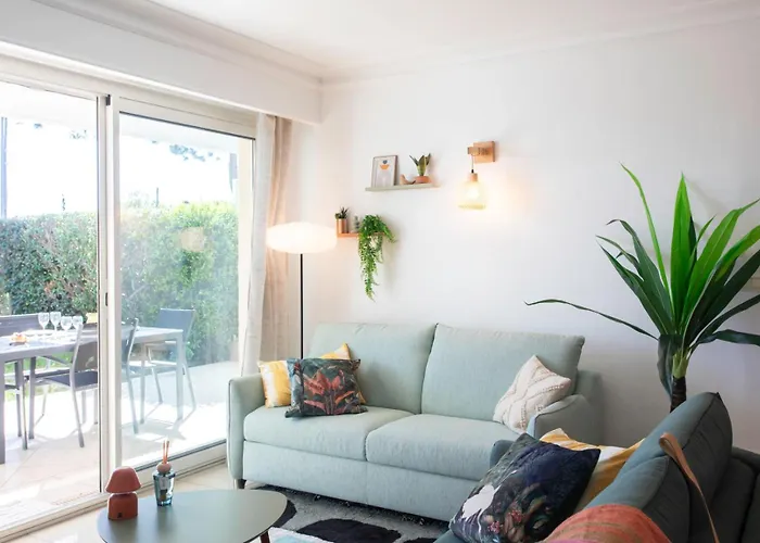 A13 - 1 Bdr Garden Floor Fontonne - Ac, Pool & Parking شقة *