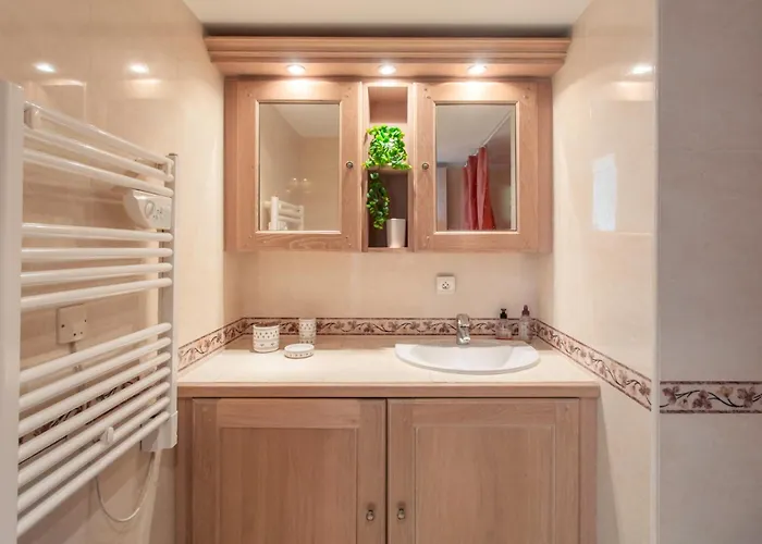 A13 - 1 Bdr Garden Floor Fontonne - Ac, Pool & Parking Apartmán Antibes