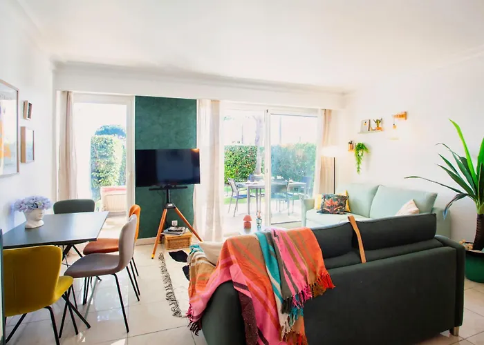 Apartmán A13 - 1 Bdr Garden Floor Fontonne - Ac, Pool & Parking