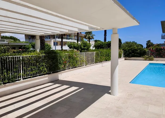 Διαμέρισμα A13 - Staywiz Us -1 Bdr Garden Floor Fontonne - Ac, Pool & Parking Αντίμπ
